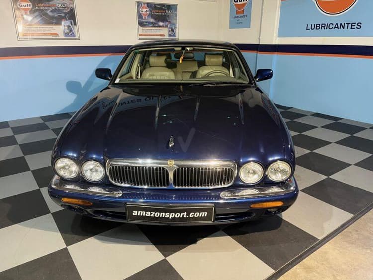 Miniatura 3 de 5 del coche: JAGUAR XJ8 EXECUTIVE