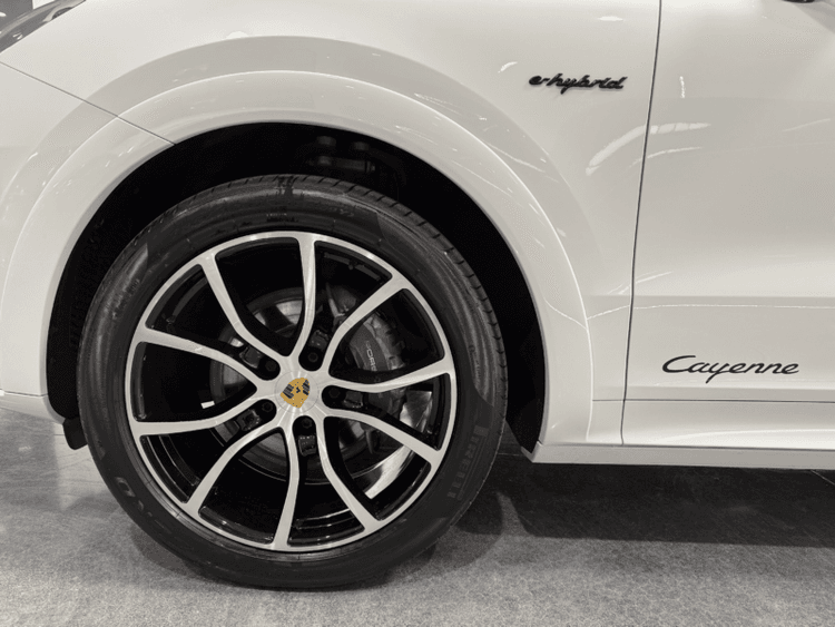 Miniatura 3 de 5 del coche: Porsche Cayenne E-Hybrid