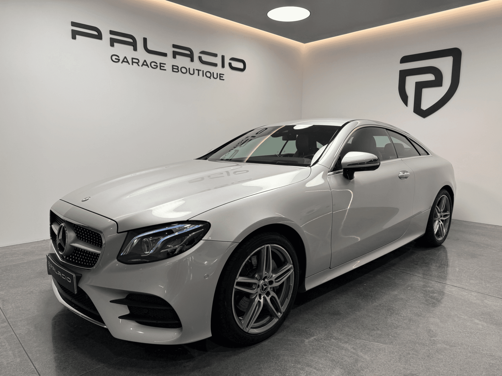 Mercedes-Benz E220d Coupe AMG Line — foto principal