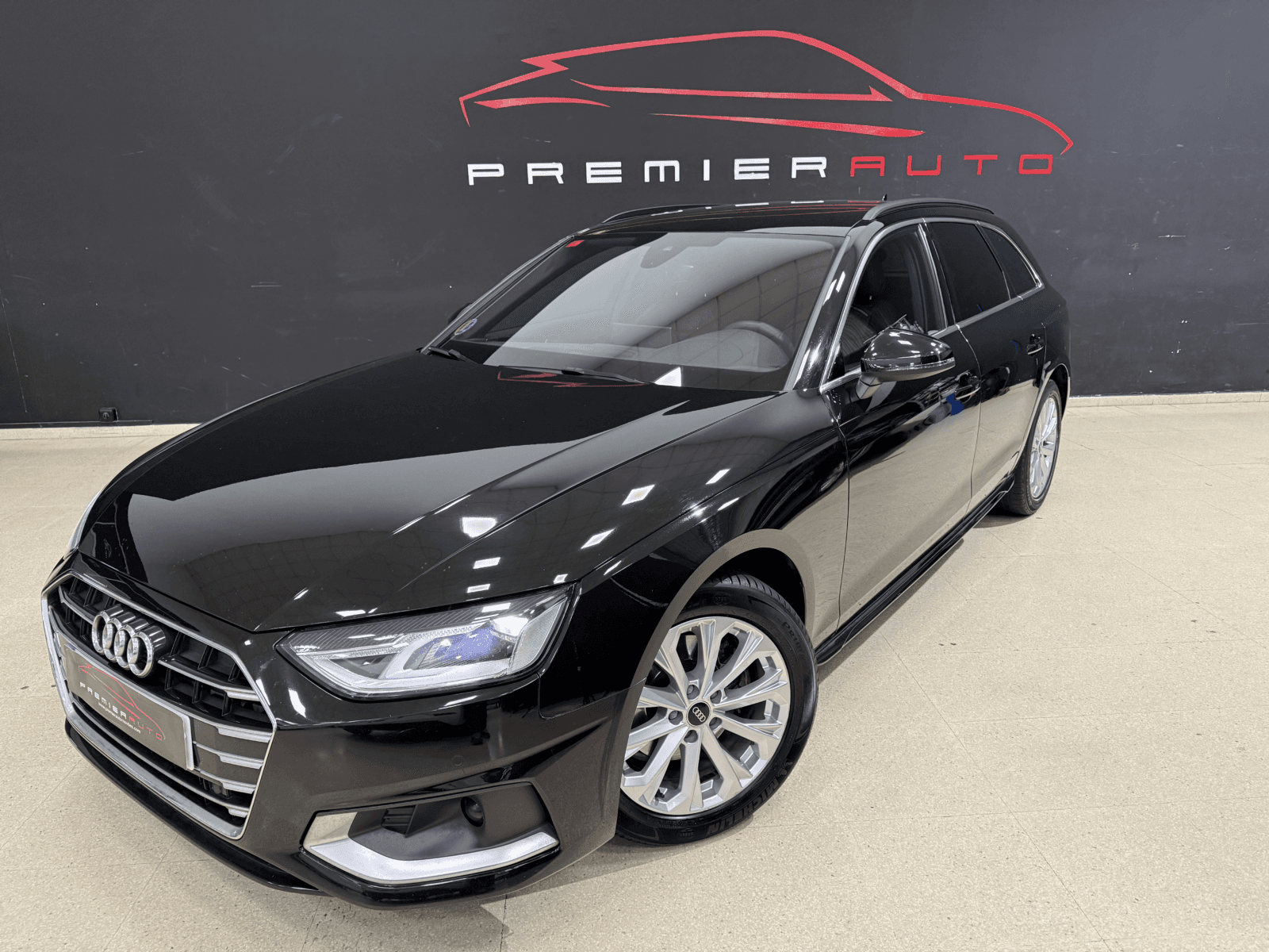 Audi A4 Avant 35 TDI SLine interior — foto principal