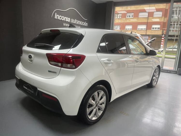 Miniatura 3 de 5 del coche: KIA Rio 1.0 TGDi MHEV Concept