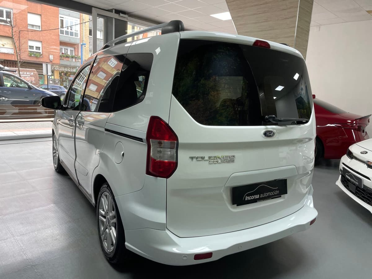 FORD Tourneo Courier 1.5 TDCi Titanium — foto 4