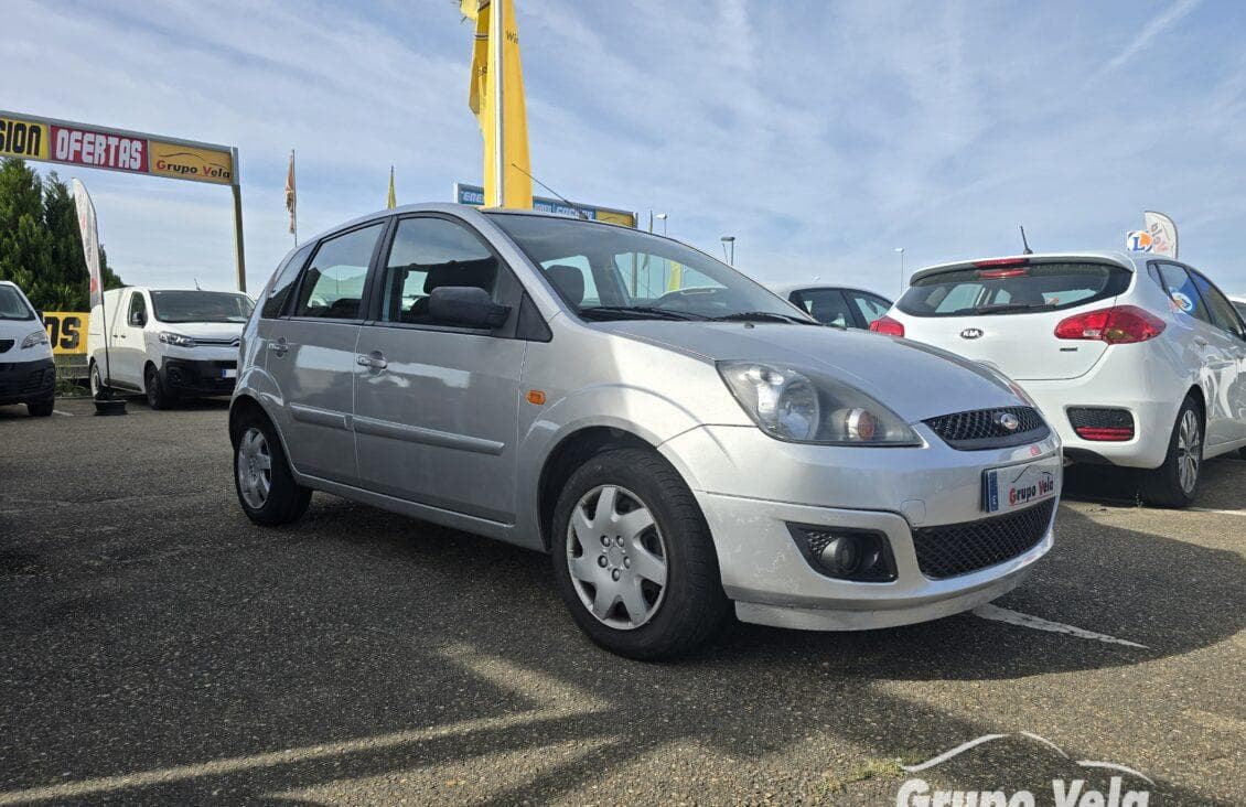 FORD FIESTA — foto 5