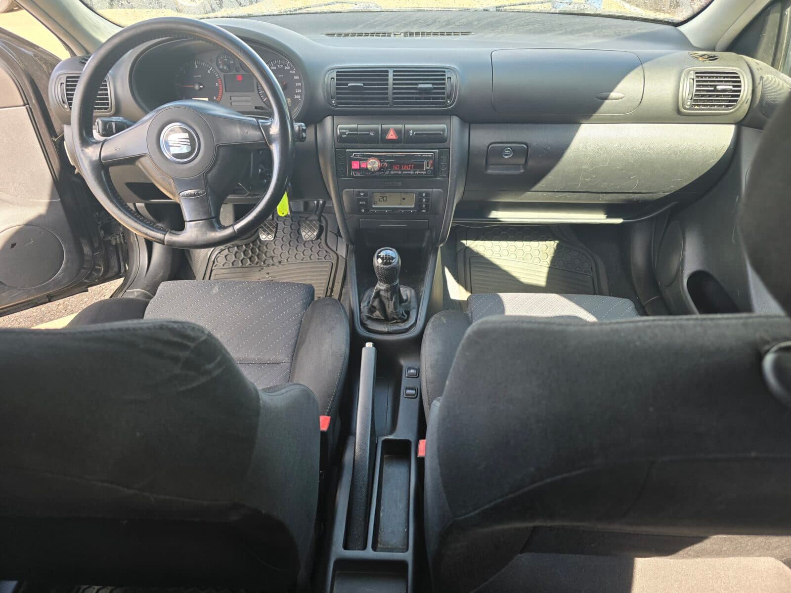 SEAT LEON — foto principal
