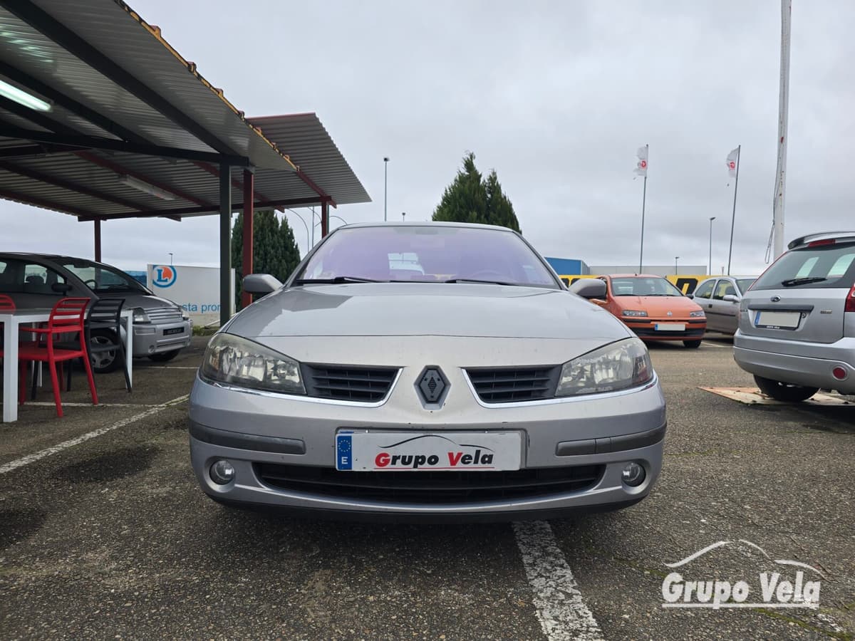 RENAULT LAGUNA — foto 2