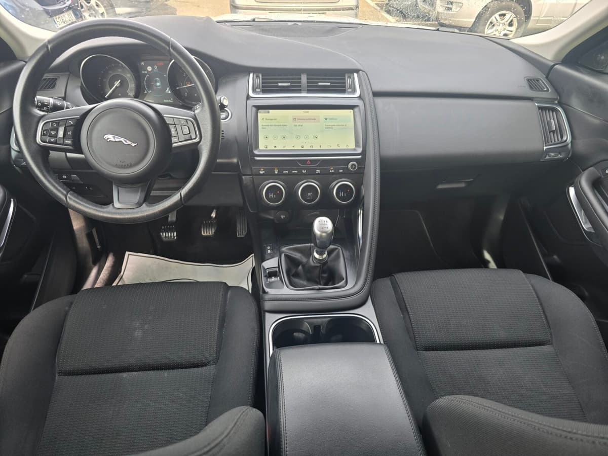 JAUGAR E-PACE — foto 2