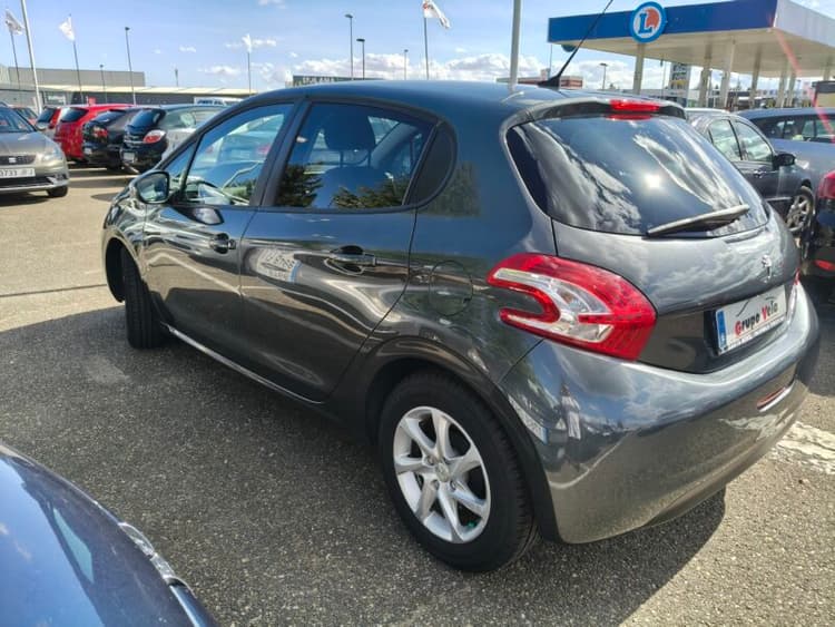 Miniatura 1 de 5 del coche: PEUGEOT 208 5P