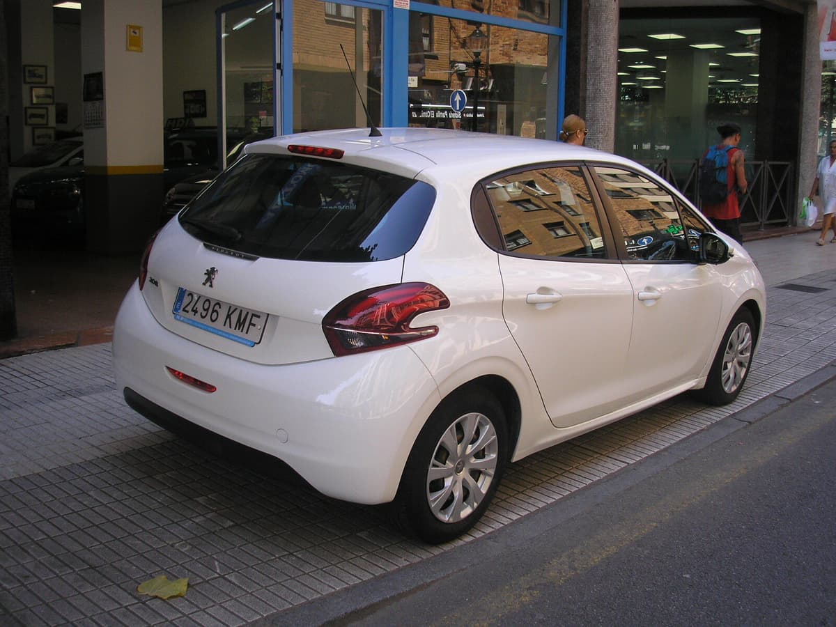 Peugeot 208 1.6 Hdi Active 5p 100cv — foto 2