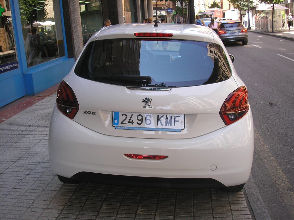 Peugeot 208 1.6 Hdi Active 5p 100cv — foto 5