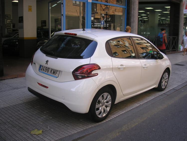 Miniatura 2 de 5 del coche: Peugeot 208 1.6 Hdi Active 5p 100cv