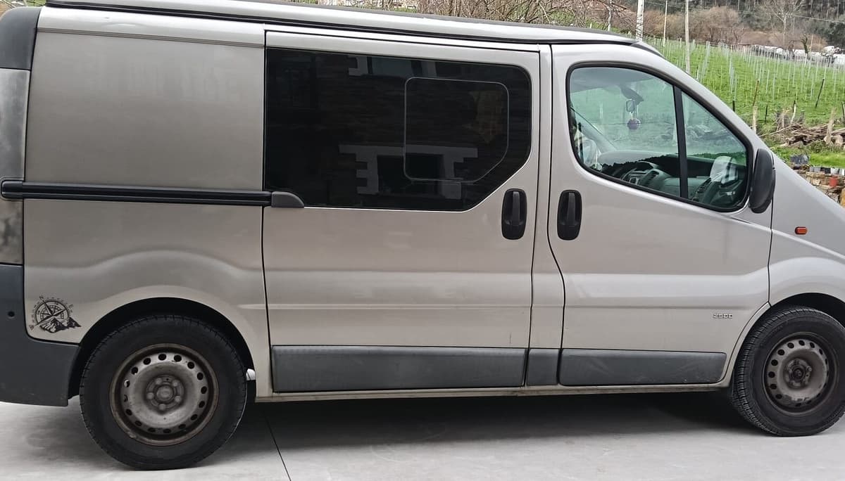 Opel Vivaro 2.5 Cdti Camperizada 145cv — foto 2