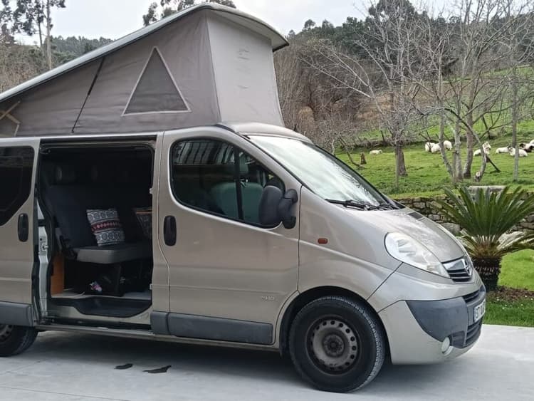 Miniatura 1 de 5 del coche: Opel Vivaro 2.5 Cdti Camperizada 145cv