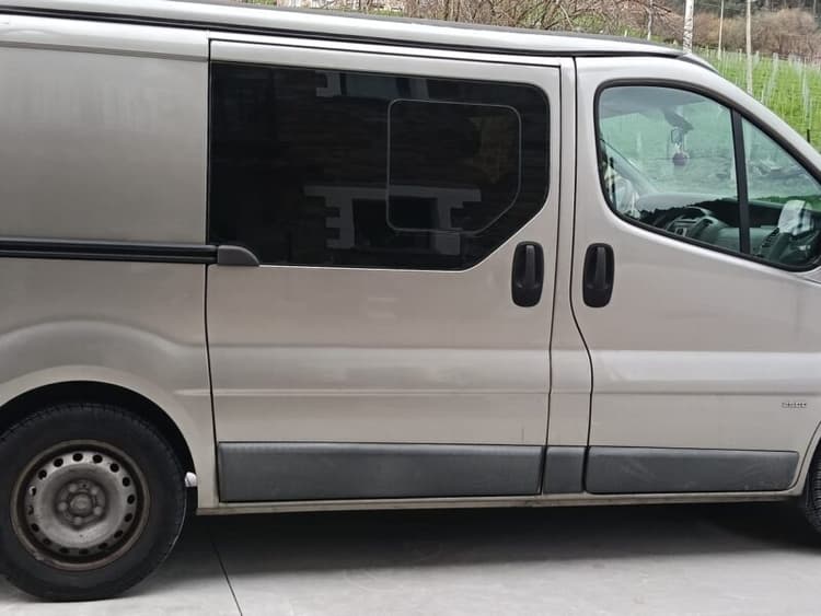 Miniatura 2 de 5 del coche: Opel Vivaro 2.5 Cdti Camperizada 145cv