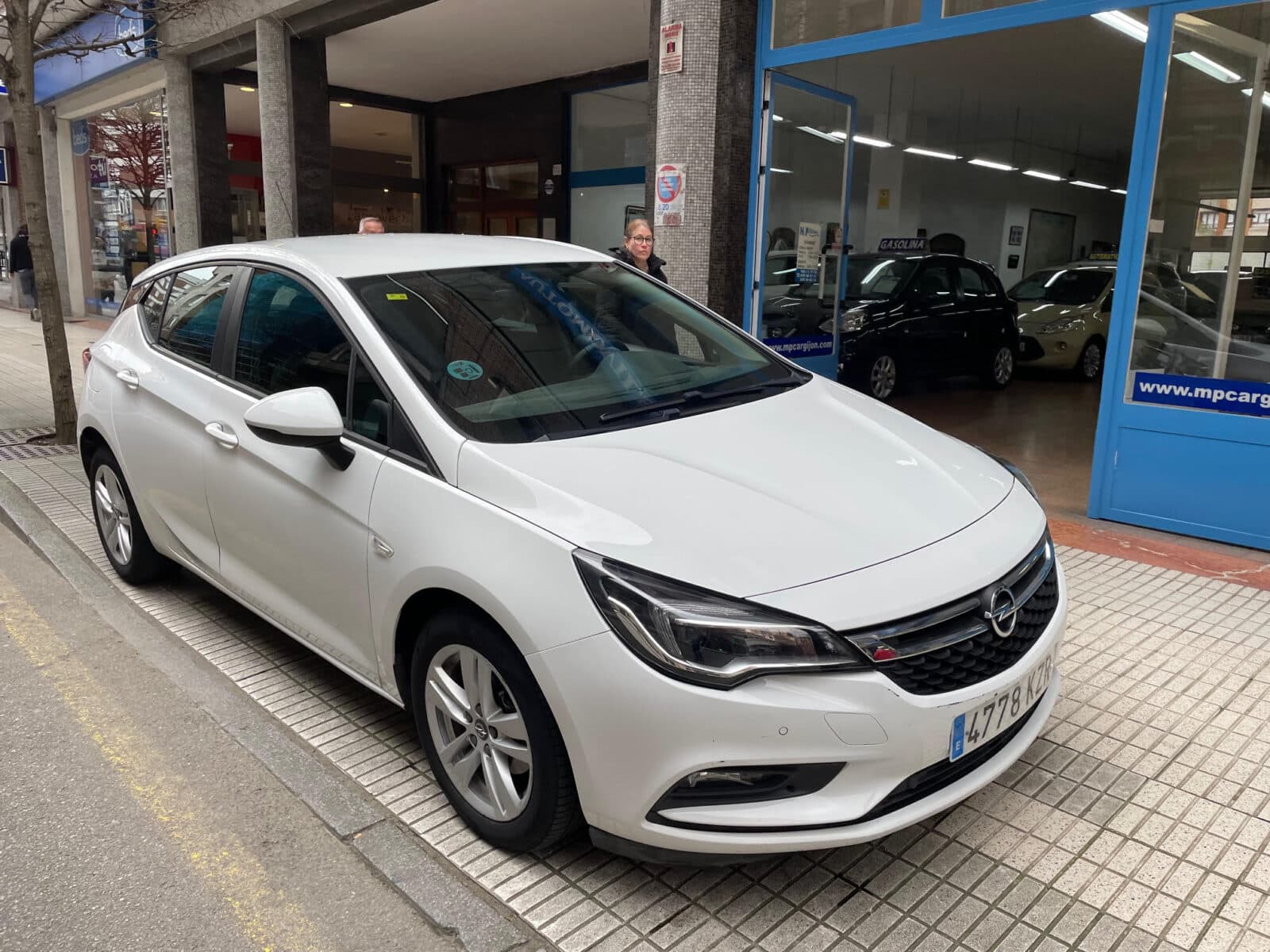 Opel Astra 1.6 Cdti Selective Pro 110cv — foto principal