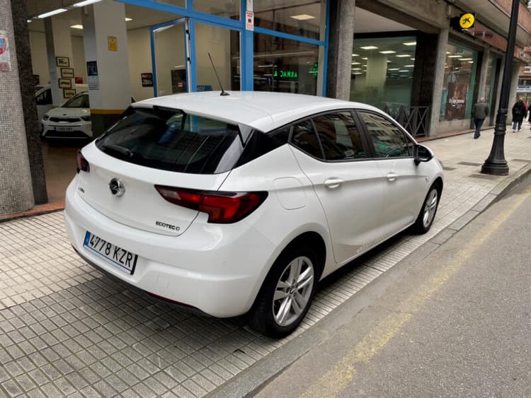 Miniatura 2 de 5 del coche: Opel Astra 1.6 Cdti Selective Pro 110cv