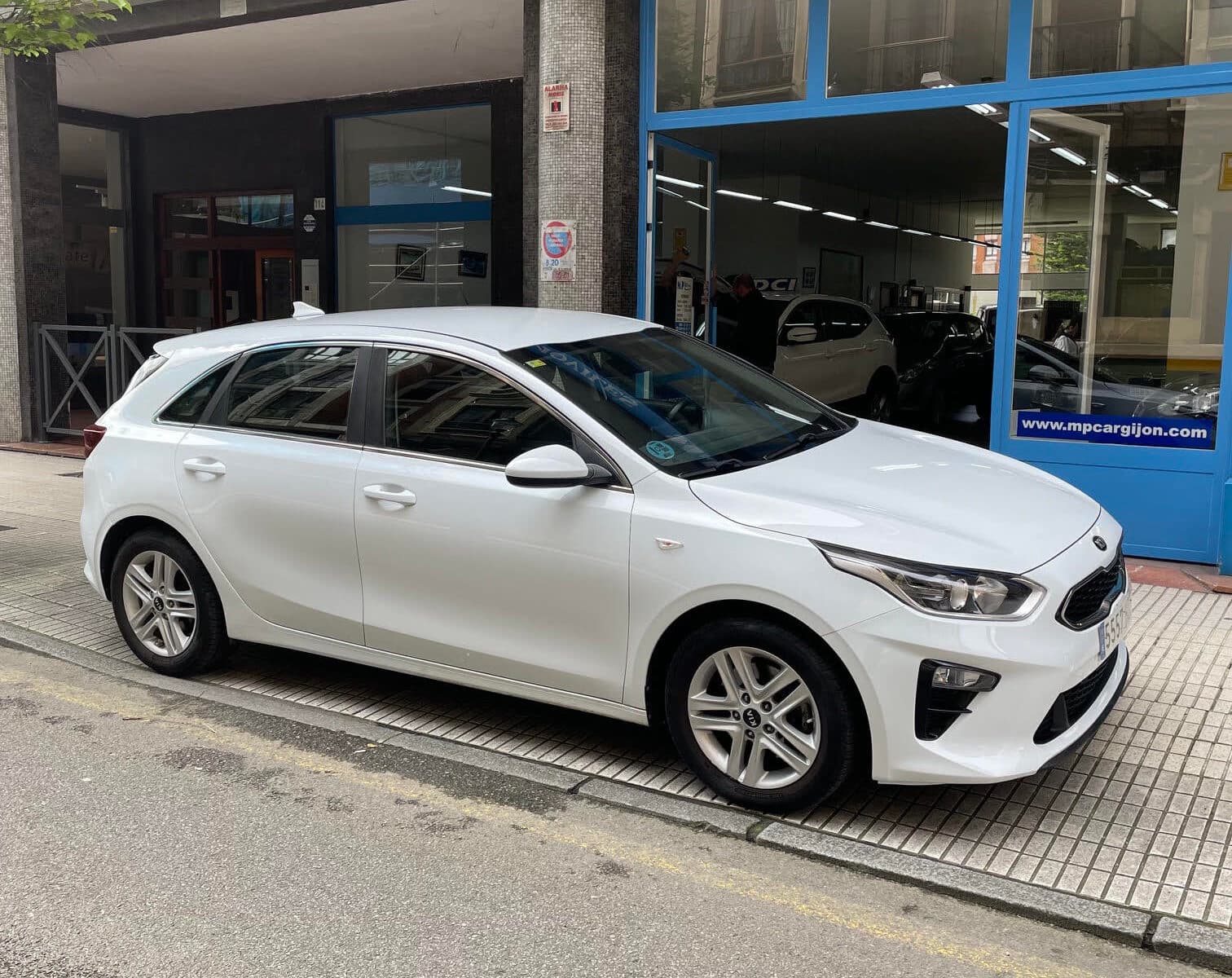 Kia Ceed 1.0 T-Gdi Business 120cv — foto principal