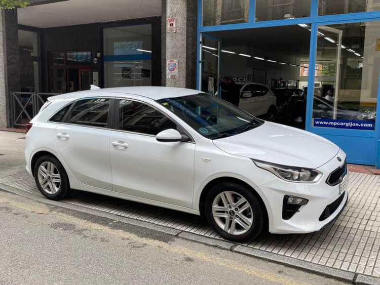Miniatura 1 de 5 del coche: Kia Ceed 1.0 T-Gdi Business 120cv