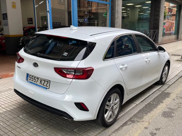 Miniatura 2 de 5 del coche: Kia Ceed 1.0 T-Gdi Business 120cv