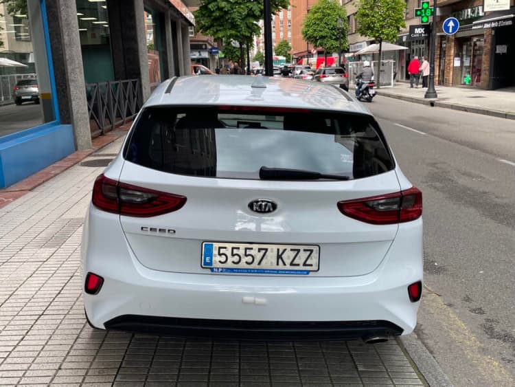 Miniatura 3 de 5 del coche: Kia Ceed 1.0 T-Gdi Business 120cv