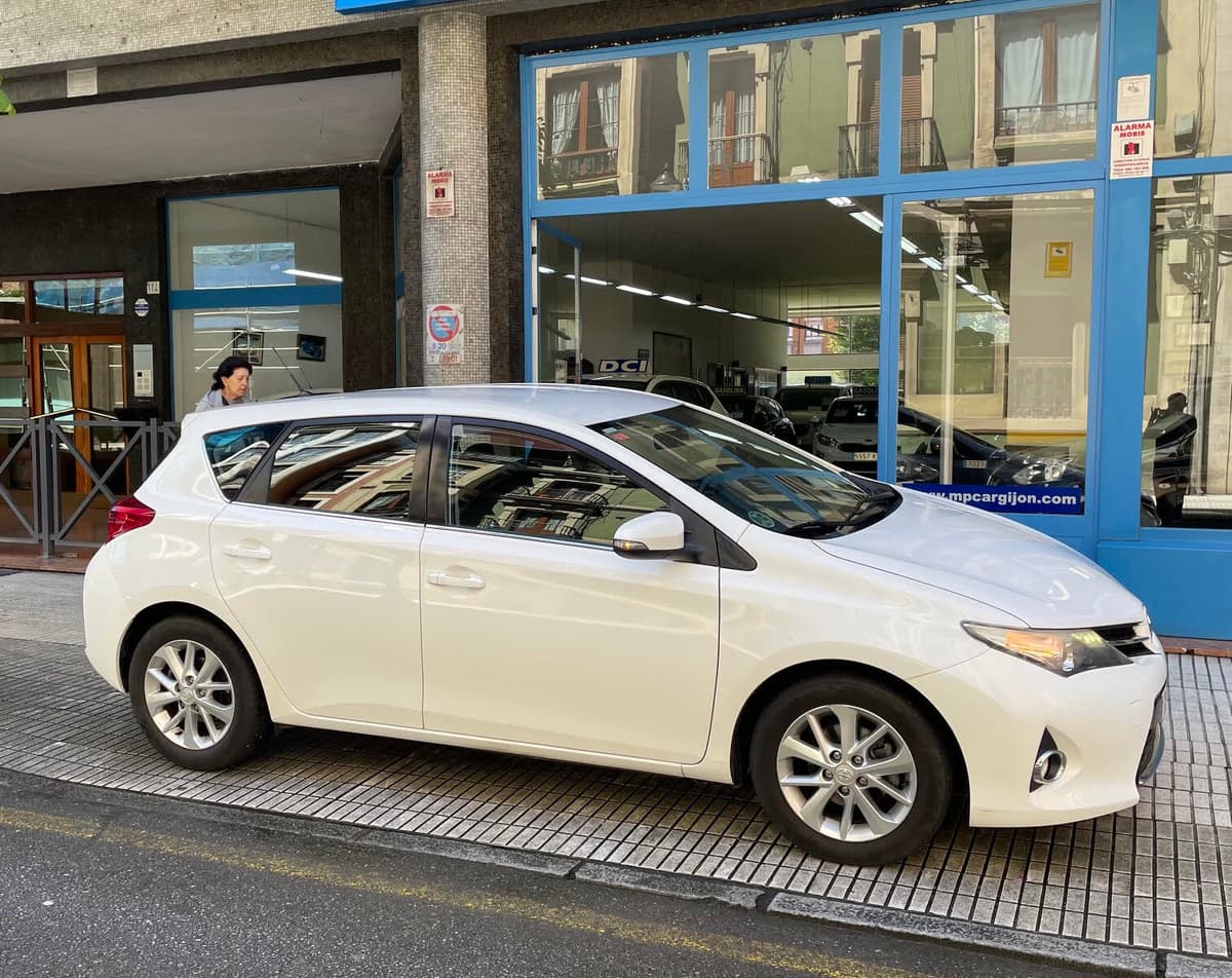 Toyota Auris 1.4 D4D 5p 90cv — foto 3