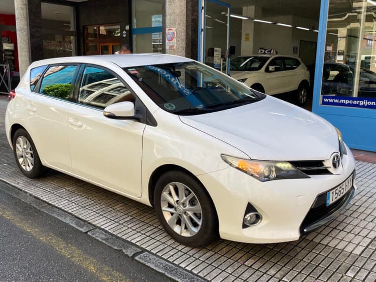 Miniatura 1 de 5 del coche: Toyota Auris 1.4 D4D 5p 90cv