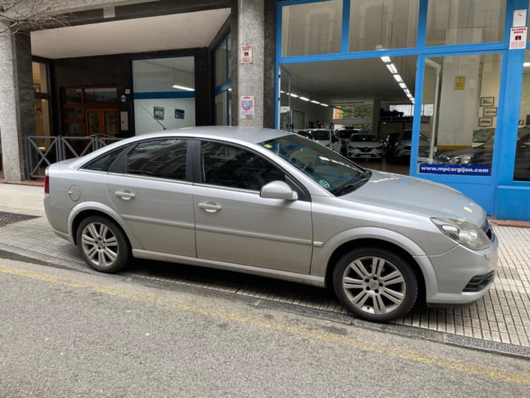 Miniatura 3 de 5 del coche: Opel Vectra 1.9 Cdti 5p 130cv