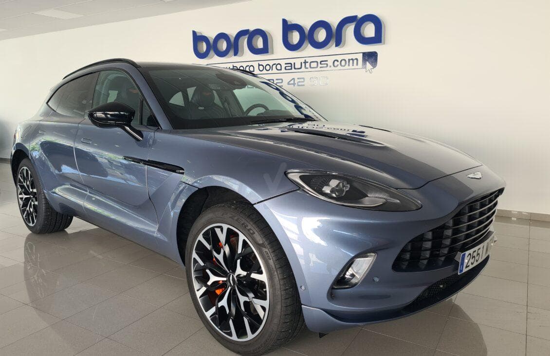 ASTON MARTIN DBX — foto principal