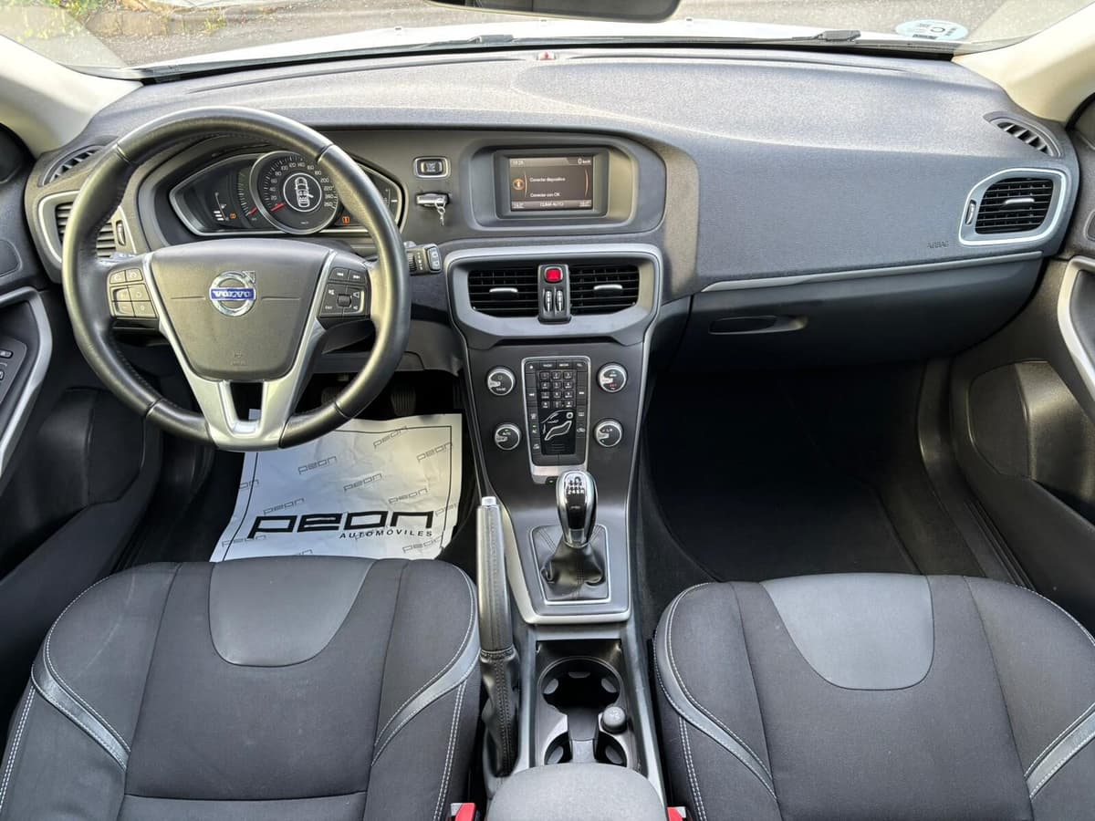 Volvo V40 D2 Momentum — foto 4