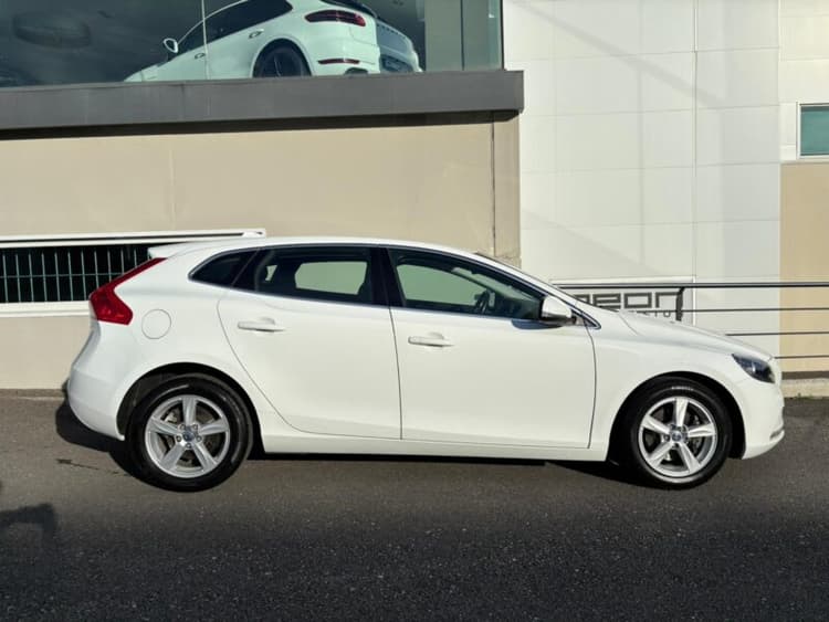 Miniatura 2 de 5 del coche: Volvo V40 D2 Momentum