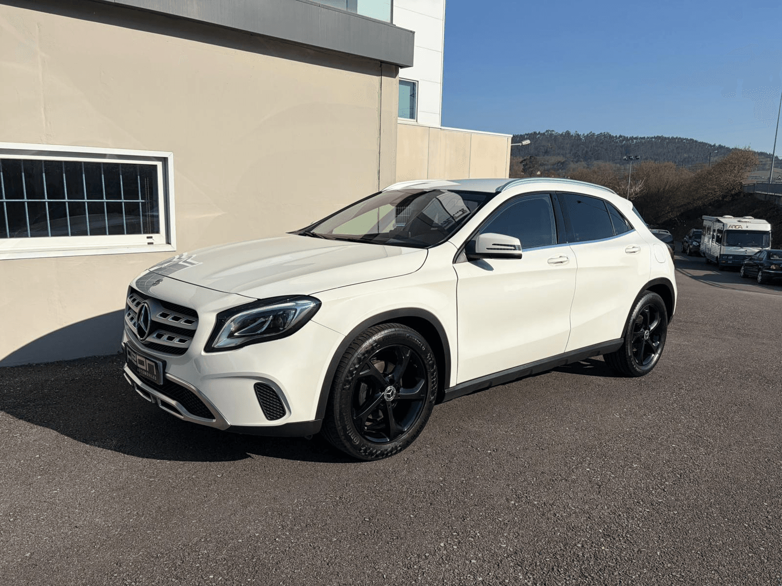 Mercedes-Benz GLA 200d 7G Urban — foto principal