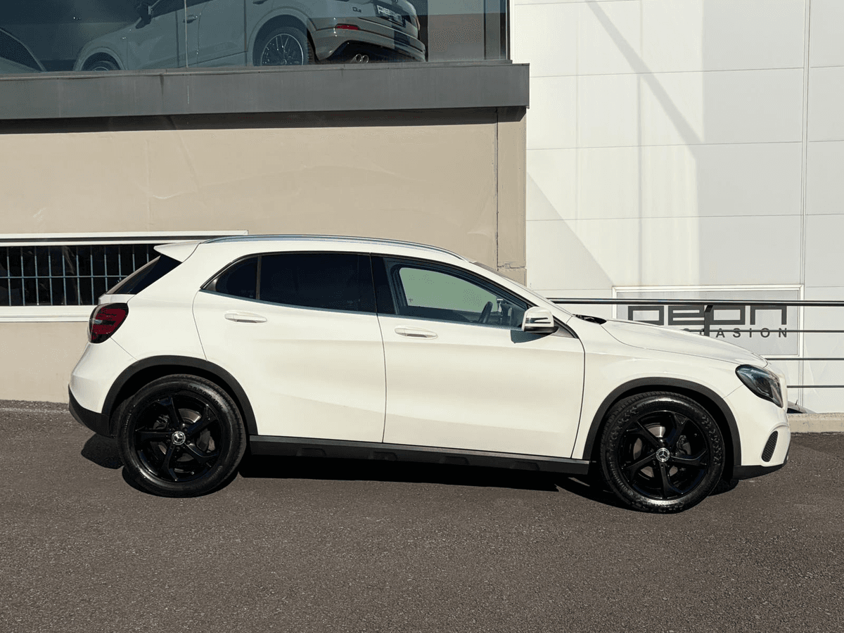 Mercedes-Benz GLA 200d 7G Urban — foto 2