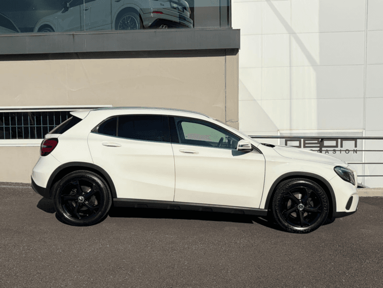 Miniatura 2 de 5 del coche: Mercedes-Benz GLA 200d 7G Urban