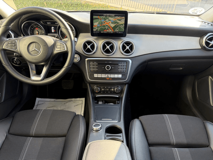 Miniatura 4 de 5 del coche: Mercedes-Benz GLA 200d 7G Urban