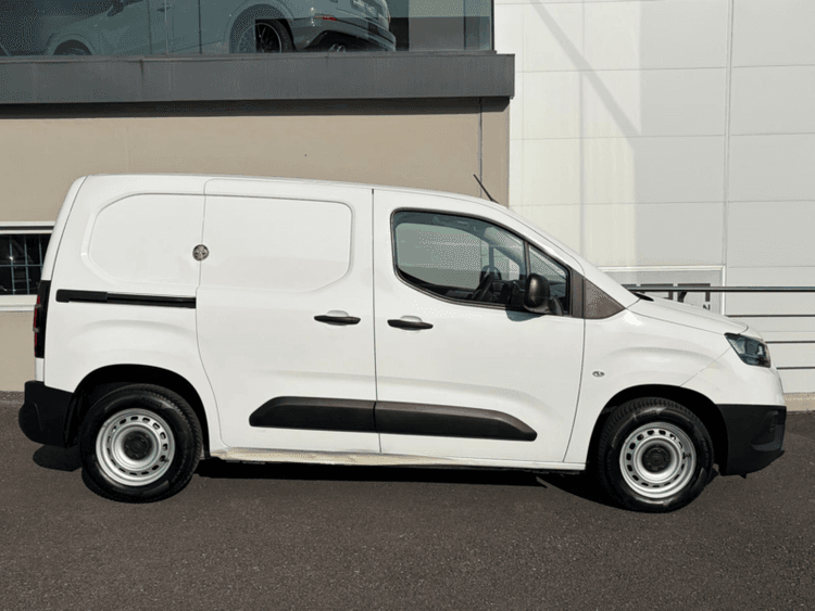 Miniatura 2 de 5 del coche: Toyota Proace City 1.5 D MEDIAN