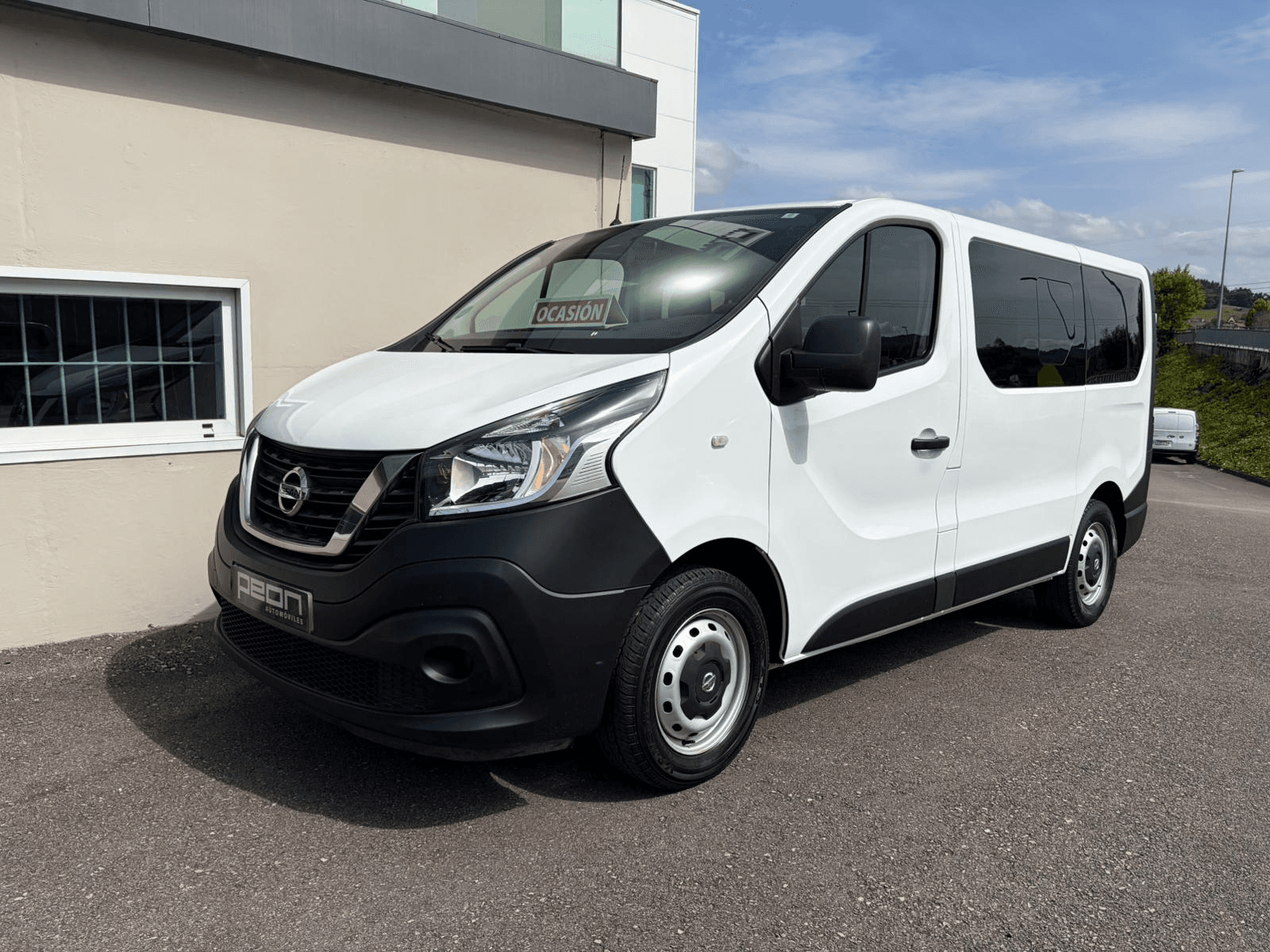 Nissan NV300 Combi 6 2.0 DCI — foto principal