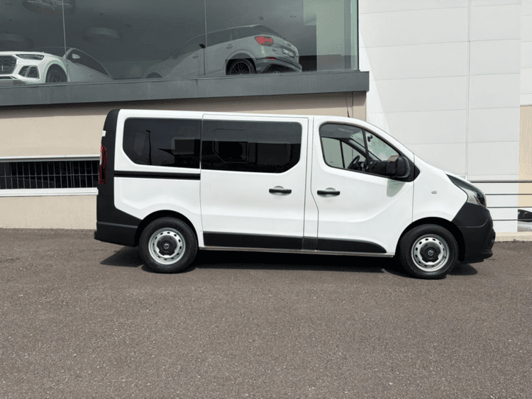 Miniatura 2 de 5 del coche: Nissan NV300 Combi 6 2.0 DCI