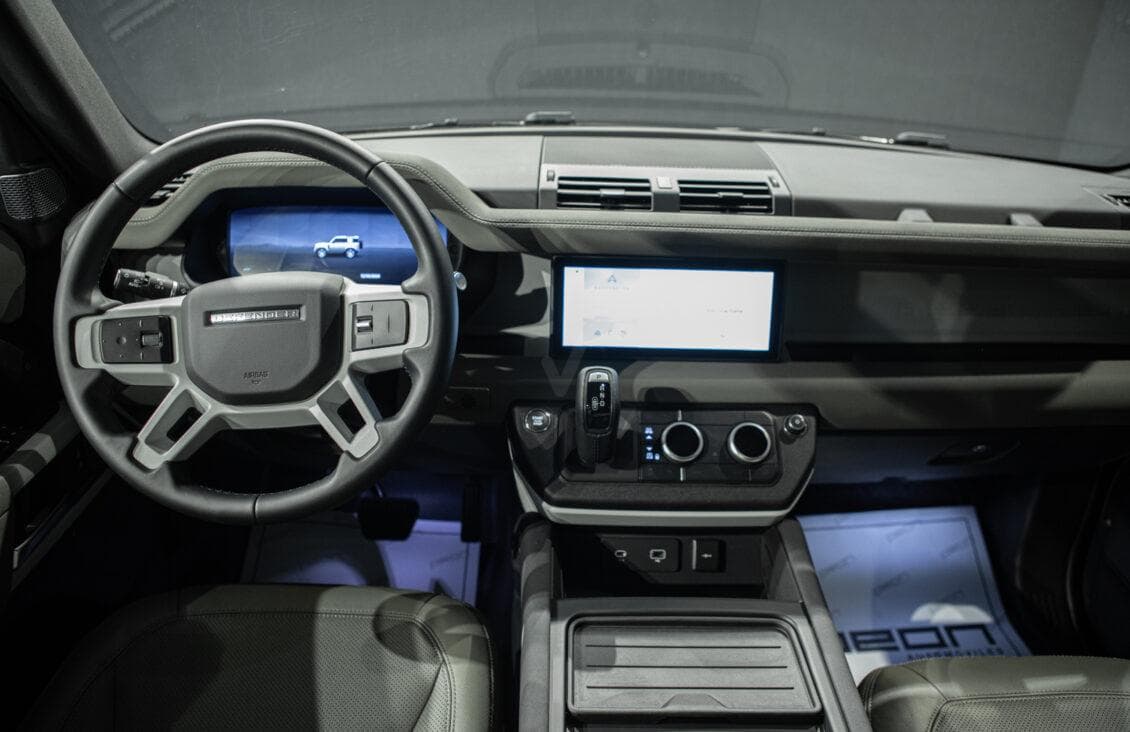 Land Rover Defender 90 D300 SE — foto 4