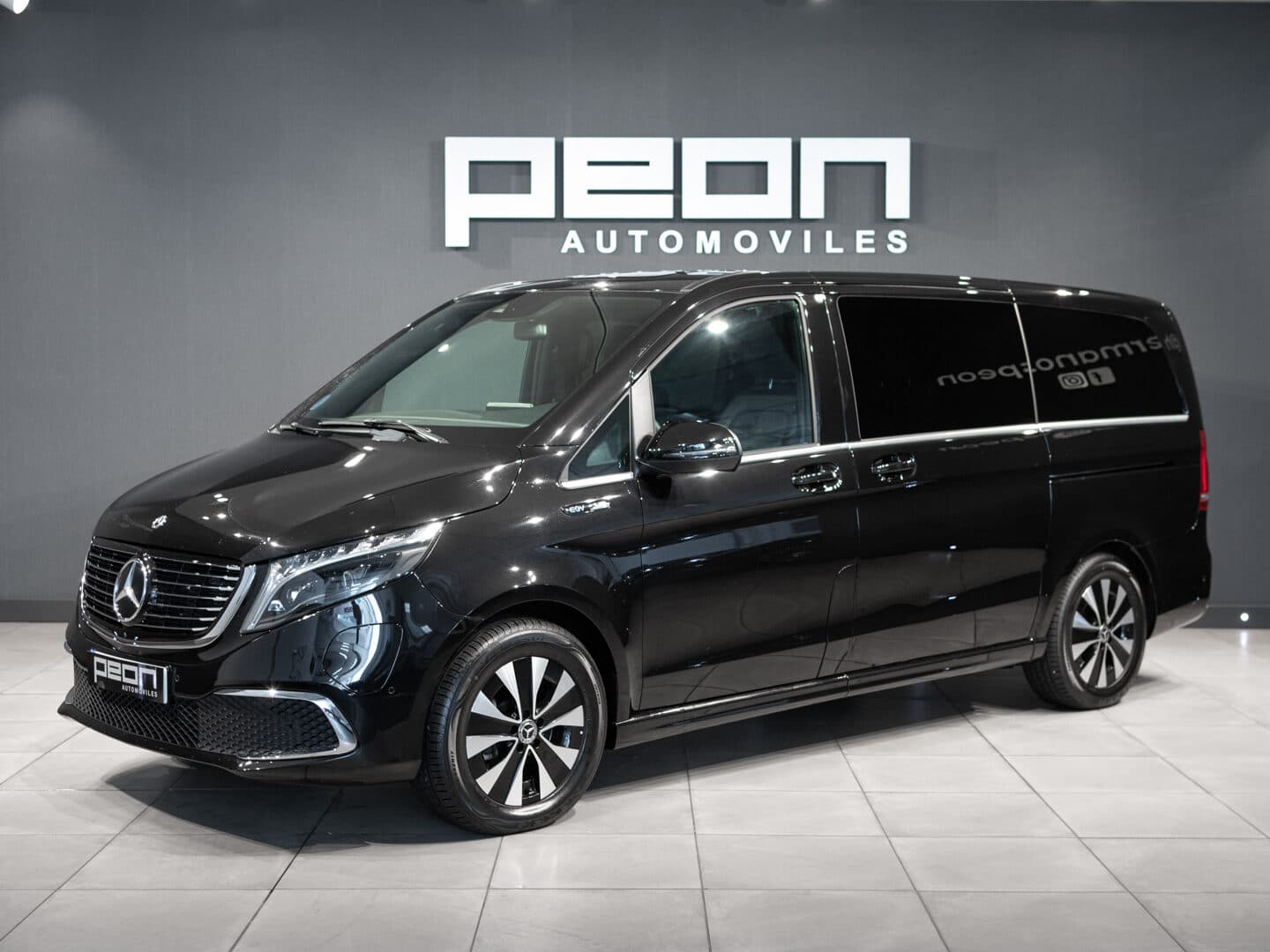 Mercedes-Benz EQV 300 Largo — foto principal