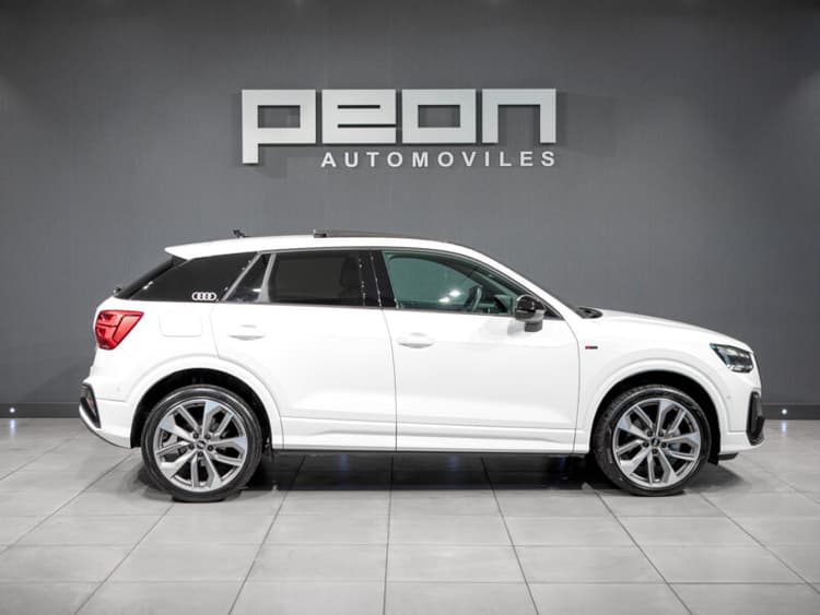 Miniatura 2 de 5 del coche: Audi Q2 35 TFSI S-T Black Line