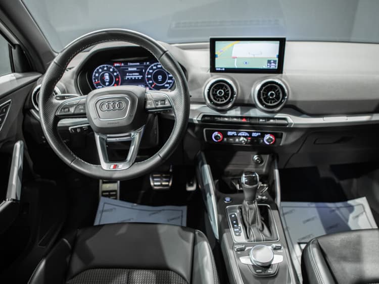 Miniatura 4 de 5 del coche: Audi Q2 35 TFSI S-T Black Line
