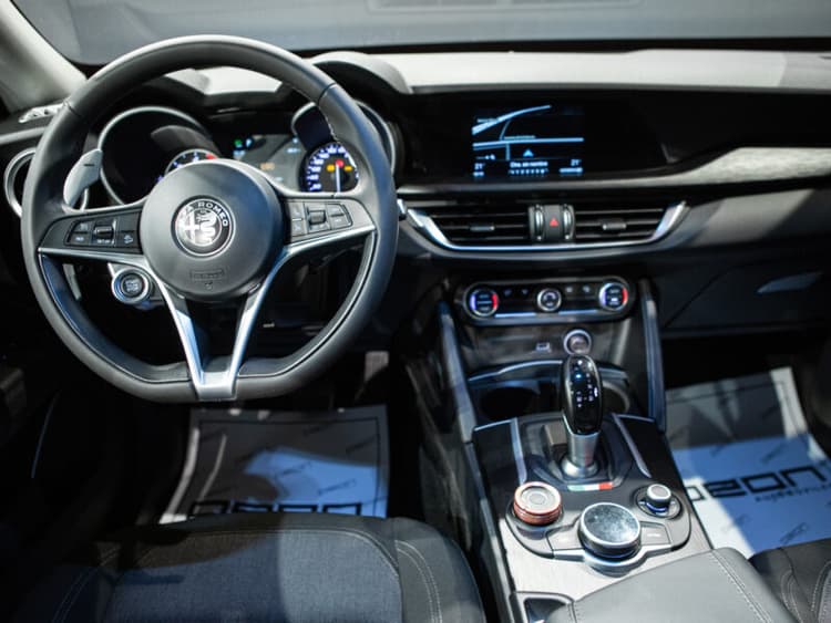 Miniatura 4 de 5 del coche: Alfa Romeo Stelvio 2.2 Diésel