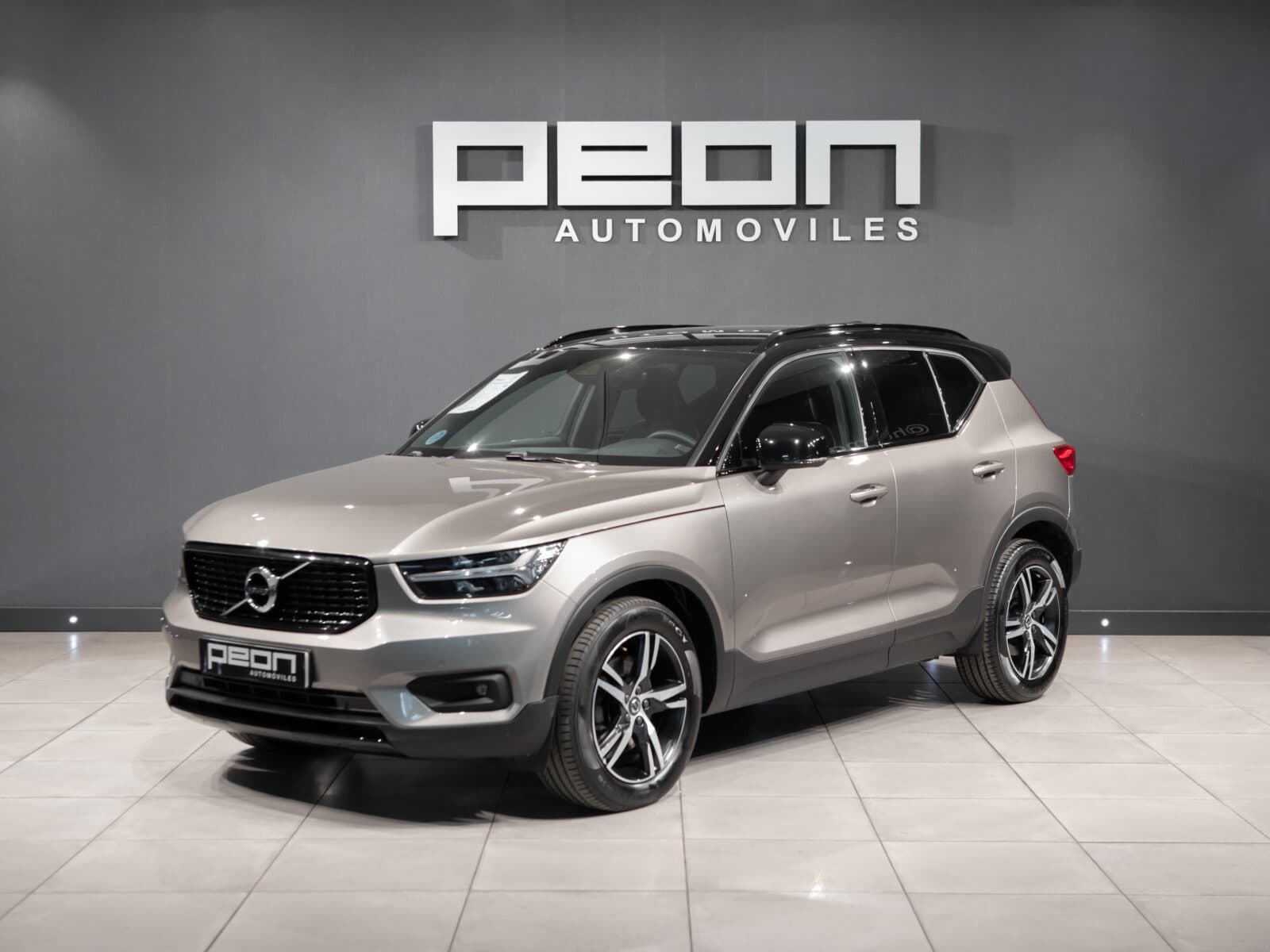 Volvo XC40 2.0 B4 AWD R-Design — foto principal