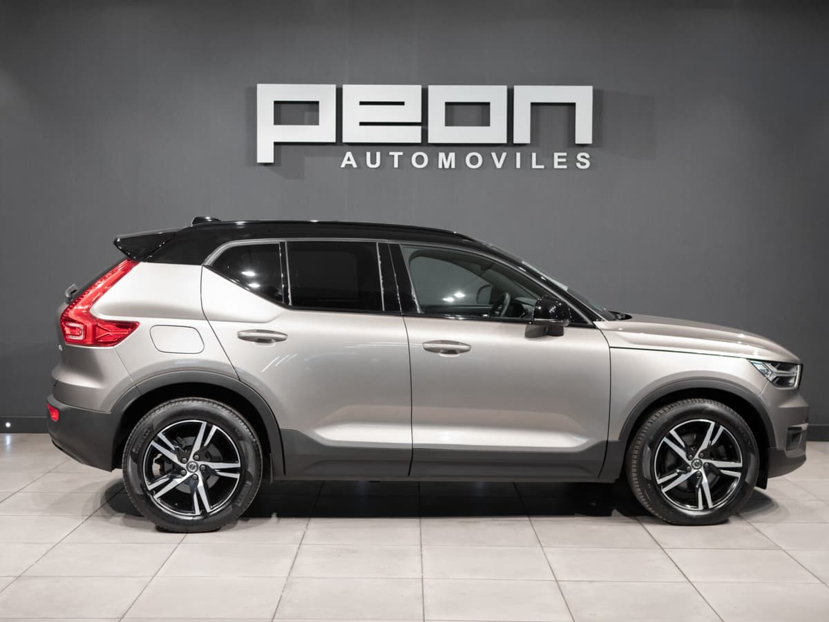 Volvo XC40 2.0 B4 AWD R-Design — foto 2