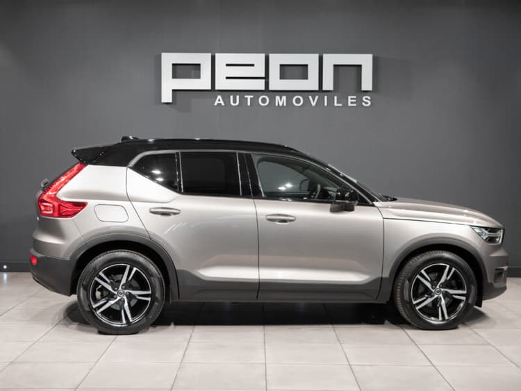 Miniatura 2 de 5 del coche: Volvo XC40 2.0 B4 AWD R-Design