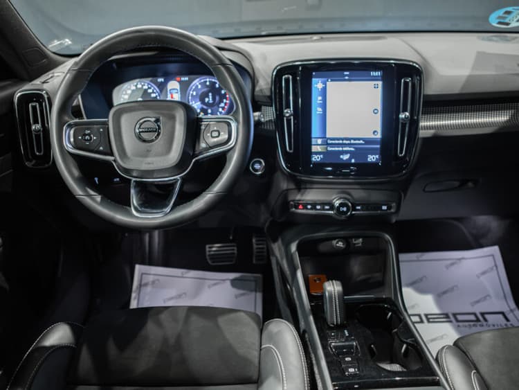 Miniatura 4 de 5 del coche: Volvo XC40 2.0 B4 AWD R-Design
