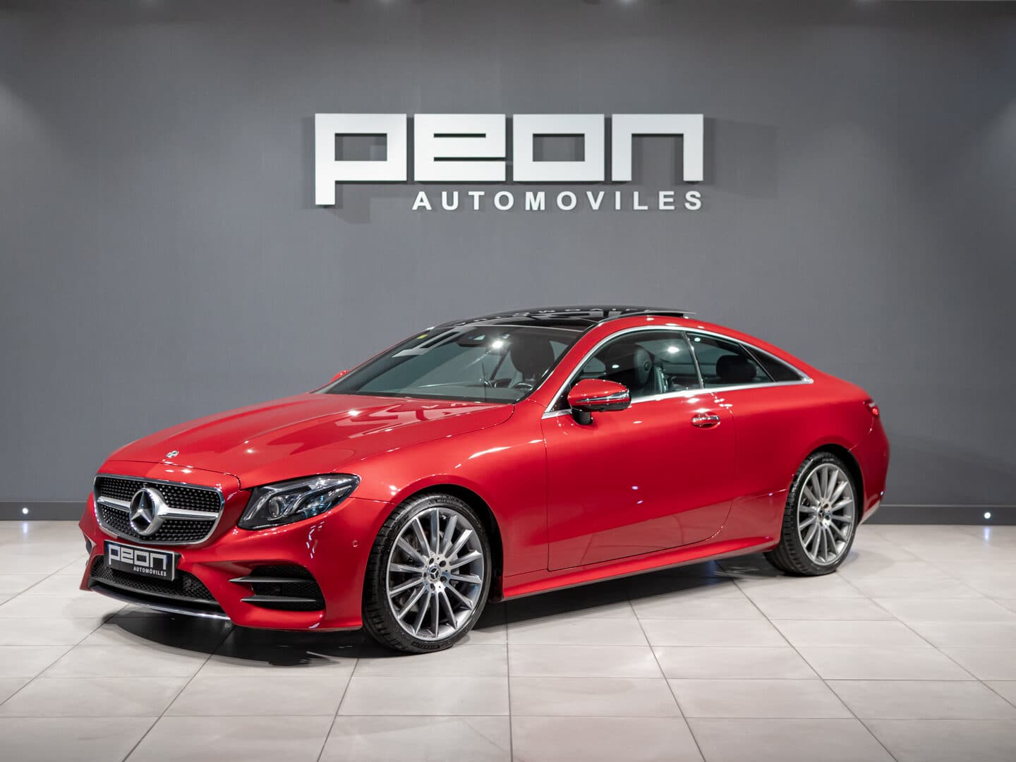 Mercedes-Benz E Coupé 220d AMG — foto principal