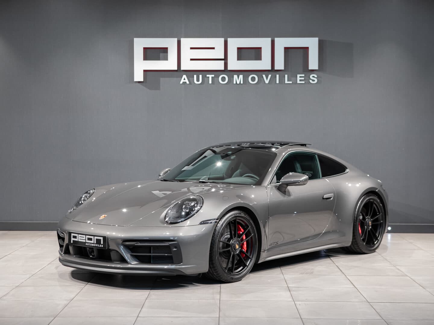 Porsche 911/992 Carrera GTS Coupé — foto principal