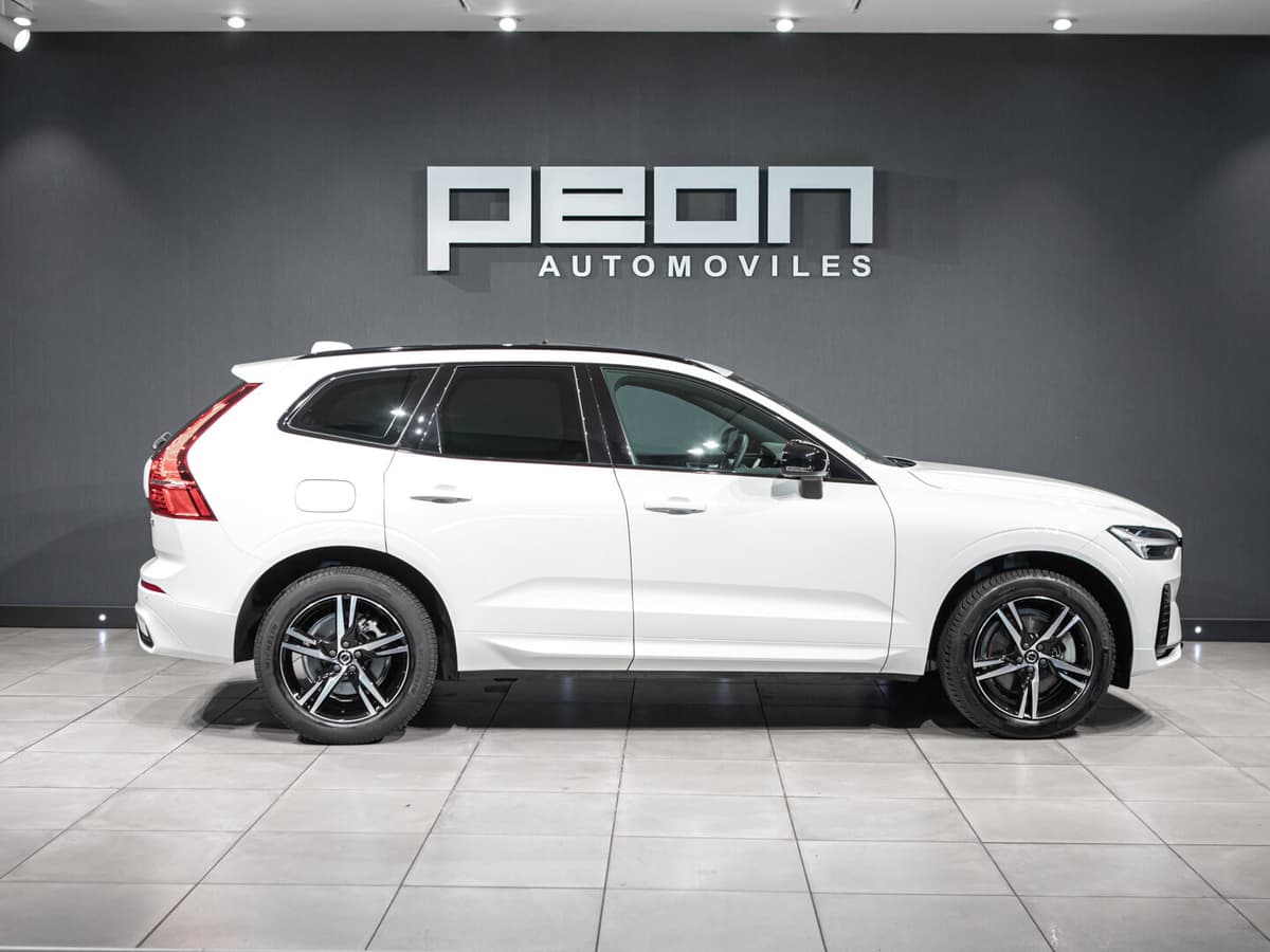Volvo XC60 2.0 B4 Mild-Hybrid R-Design — foto 2