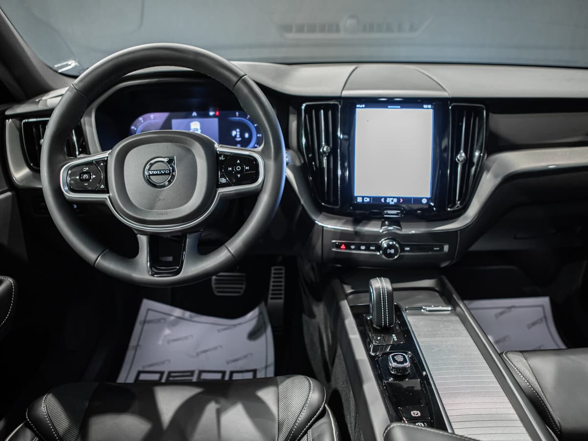 Volvo XC60 2.0 B4 Mild-Hybrid R-Design — foto 4