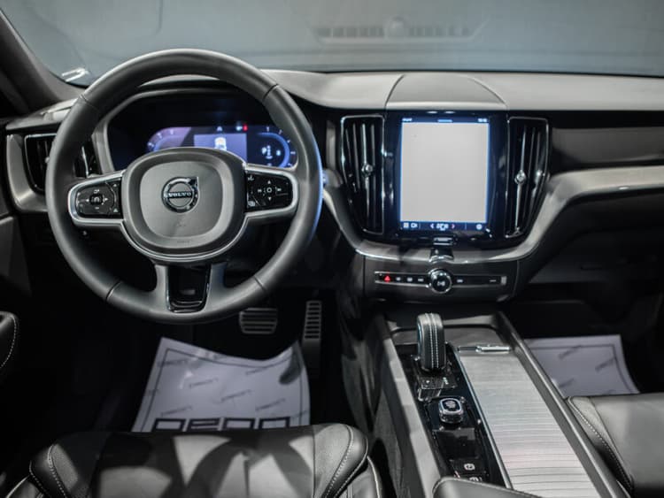 Miniatura 4 de 5 del coche: Volvo XC60 2.0 B4 Mild-Hybrid R-Design
